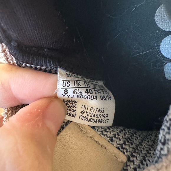 Adidas Ultraboost. Size 8. - Picture 6 of 6